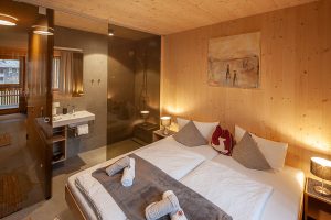 Eichen Lodge Apartments Schlafzimmer und Badezimmer
