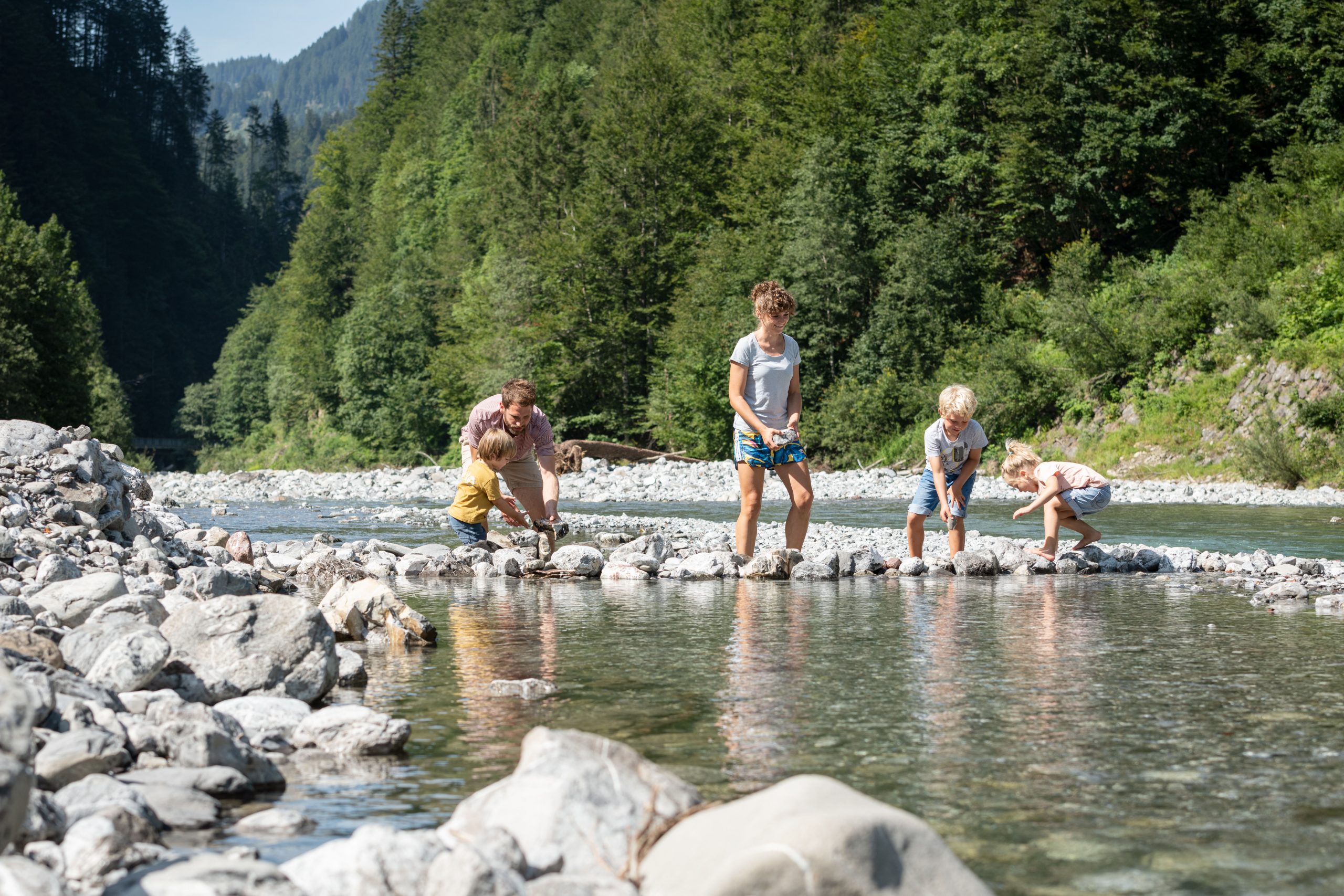 Staudamm bauen an der Bregenzer Ach © Johannes Fink - Bregenzerwald Tourismus.jpg