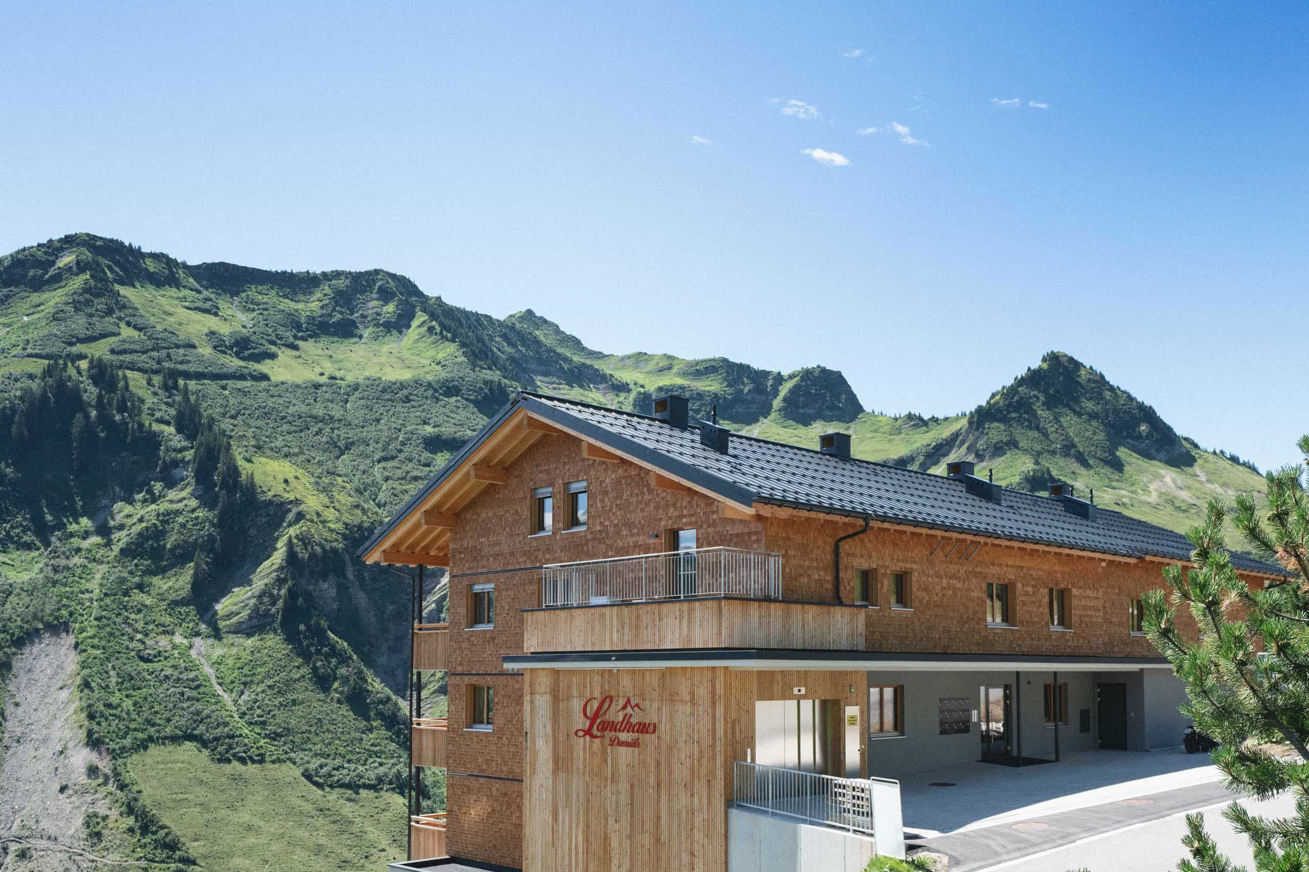 Alpin Apartments Landhaus Damüls Außenansicht
